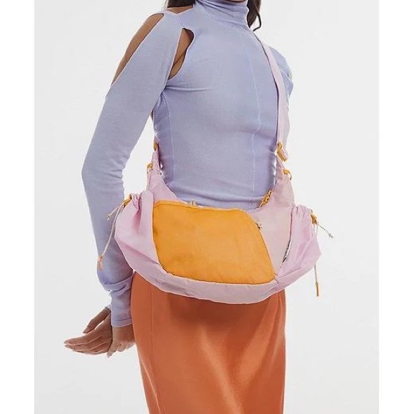 Baboon to the moon crescent crossbody bag in pink Helio - Picture 3 of 4